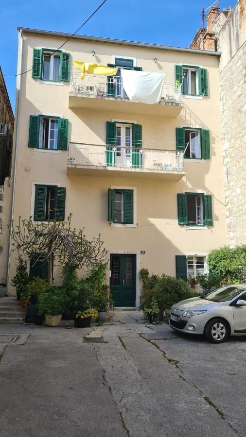 Apartment Central Old Town With Private Indoor Garage Parking Split Exterior photo